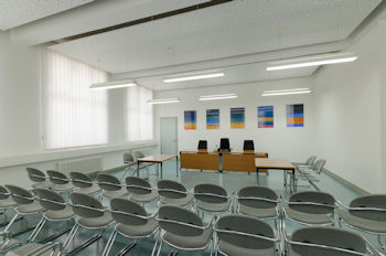 Foto des großen Sitzungssaales des Arbeitsgerichts Reutlingen